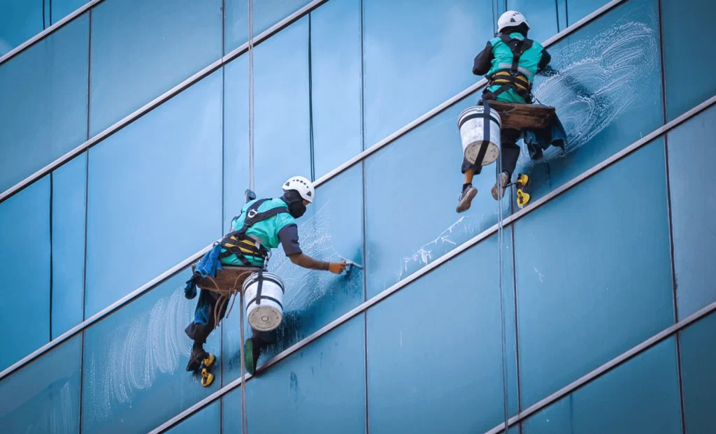 تنظيف الزجاج الخارجي